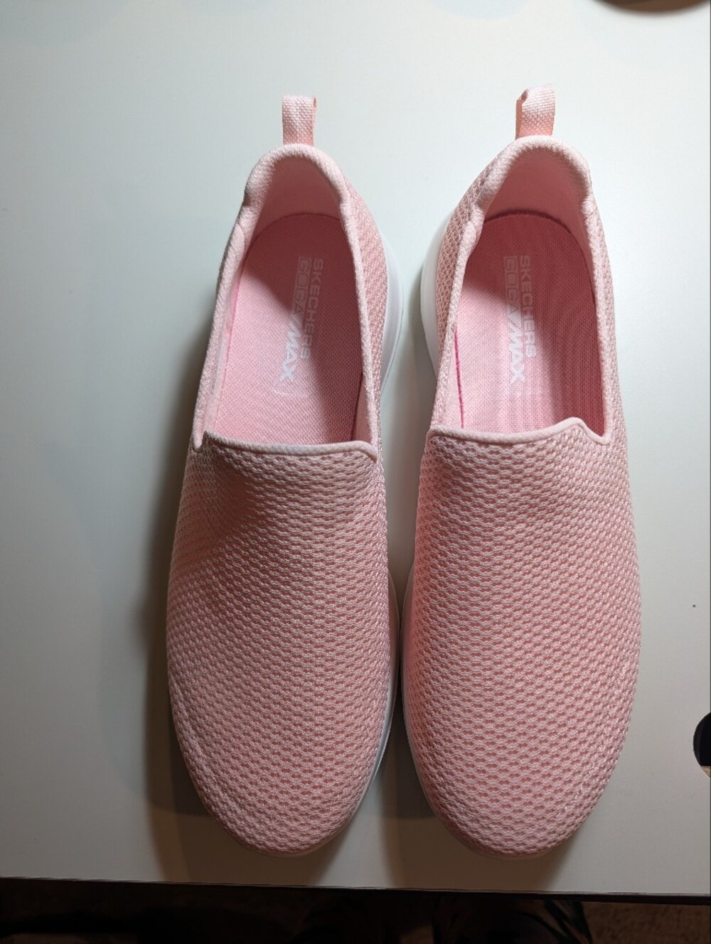Skechers Go Walk Size 10 Women’s Pink Slip-On Knit Walking Sneakers